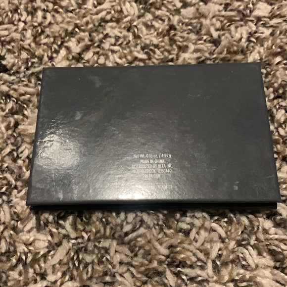 Ulta Beauty Eyeshadow pallet with applicator - Picture 2 of 3